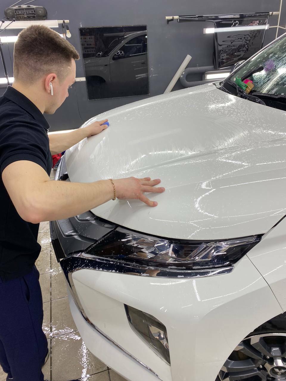 Оклейка авто защитными и цветными пленками 